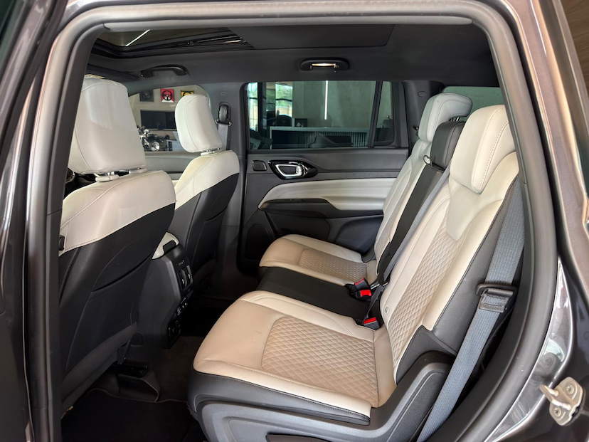 Foto do veículo JEEP COMMANDER  OVR T270 2023 47.156 KM 169.000,00