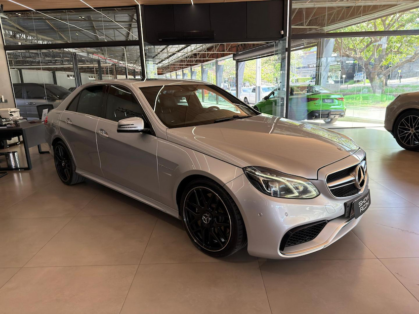 Foto do veículo MERCEDES-BENZ E 63 AMG  2015 74.400 KM 289.000,00