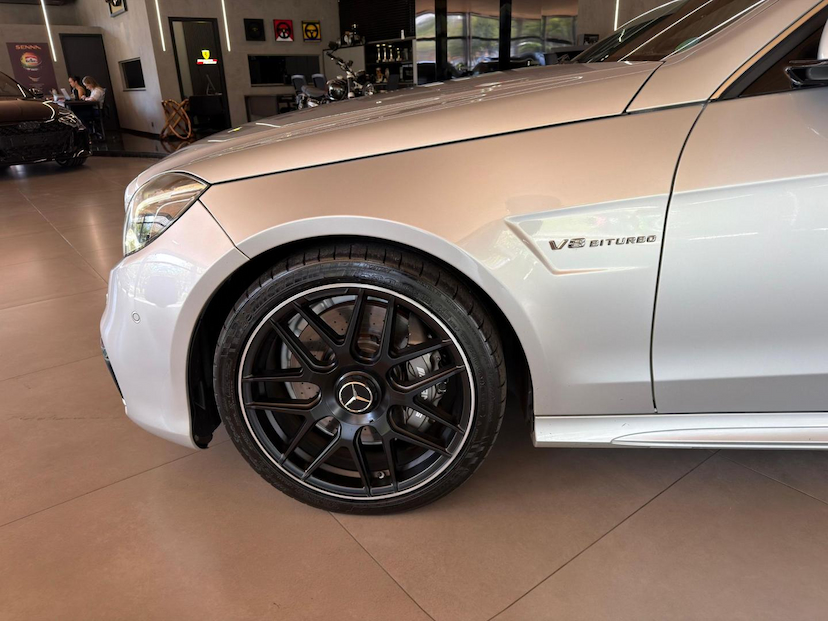 Foto do veículo MERCEDES-BENZ E 63 AMG  2015 74.400 KM 289.000,00