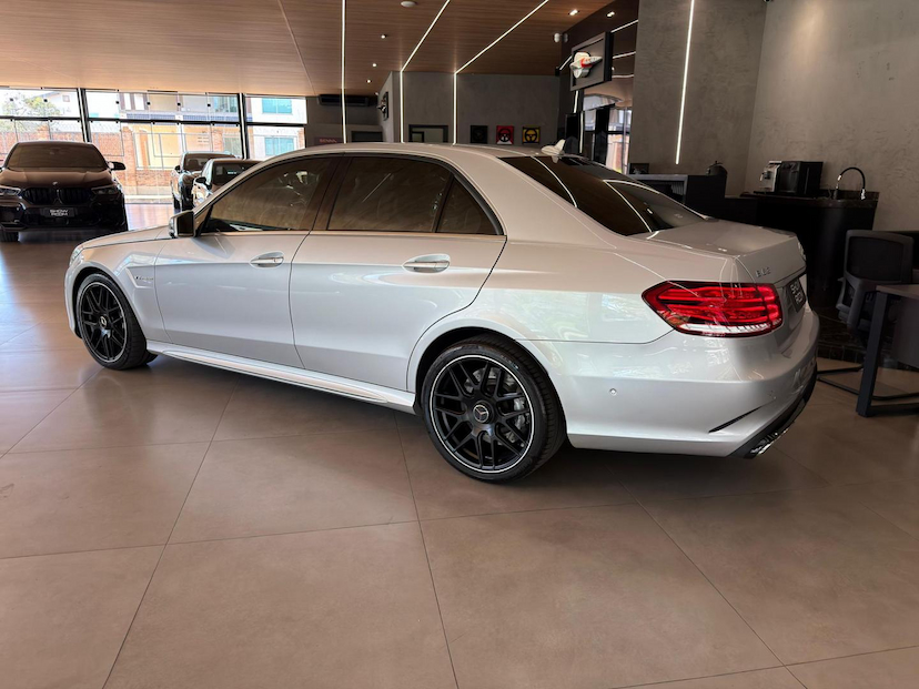 Foto do veículo MERCEDES-BENZ E 63 AMG  2015 74.400 KM 289.000,00