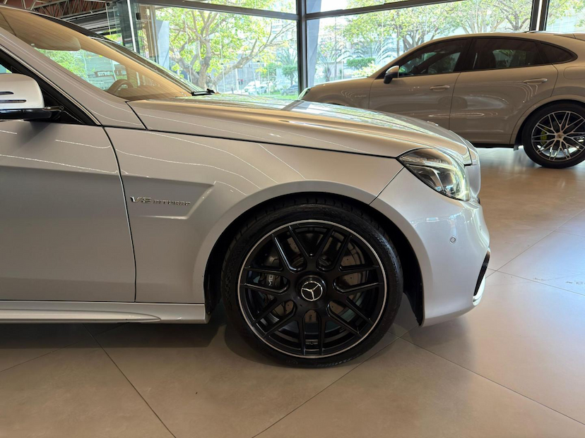 Foto do veículo MERCEDES-BENZ E 63 AMG  2015 74.400 KM 289.000,00