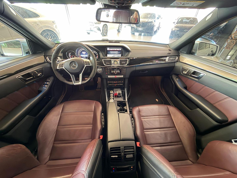 Foto do veículo MERCEDES-BENZ E 63 AMG  2015 74.400 KM 289.000,00