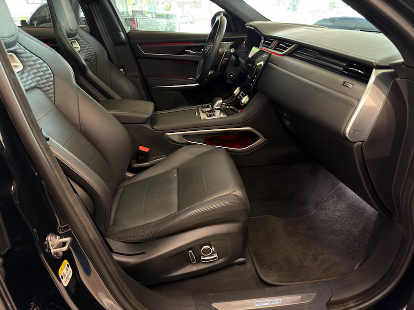 Foto do veículo JAGUAR F-PACE  550 SVR 2023 20.351 KM 600.000,00