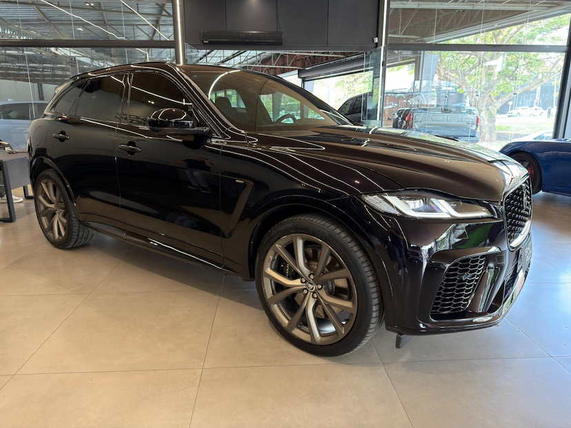 Foto do veículo JAGUAR F-PACE  550 SVR 2023 20.351 KM 600.000,00