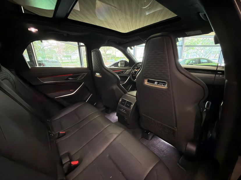 Foto do veículo JAGUAR F-PACE  550 SVR 2023 20.351 KM 600.000,00