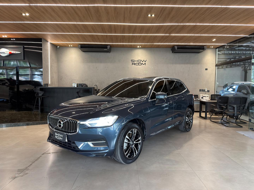 Foto do veículo VOLVO XC60  T8 MOMENTUM 2021 80.311 KM 185.000,00
