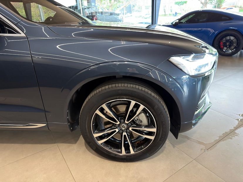 Foto do veículo VOLVO XC60  T8 MOMENTUM 2021 80.311 KM 185.000,00