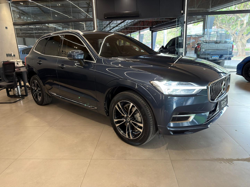 Foto do veículo VOLVO XC60  T8 MOMENTUM 2021 80.311 KM 185.000,00