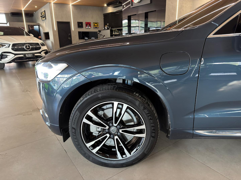 Foto do veículo VOLVO XC60  T8 MOMENTUM 2021 80.311 KM 185.000,00