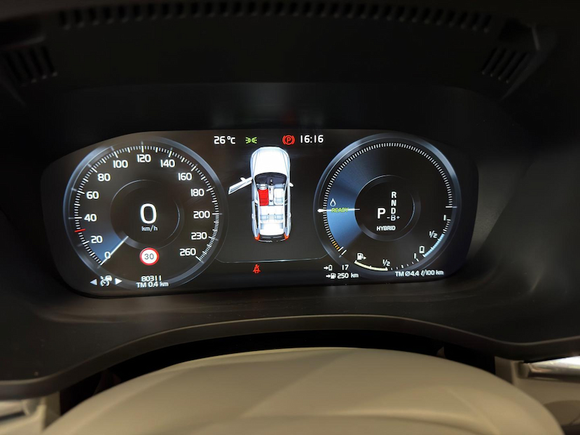 Foto do veículo VOLVO XC60  T8 MOMENTUM 2021 80.311 KM 185.000,00