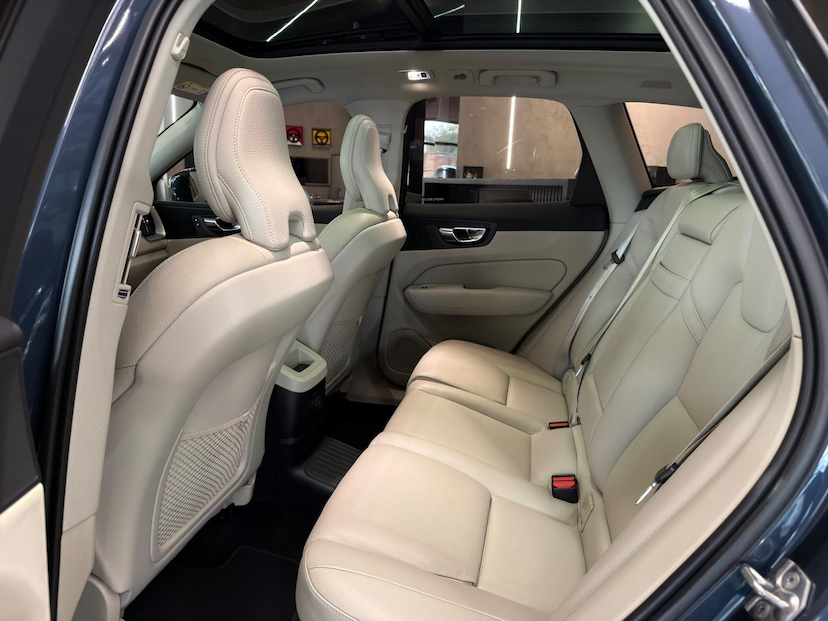 Foto do veículo VOLVO XC60  T8 MOMENTUM 2021 80.311 KM 185.000,00