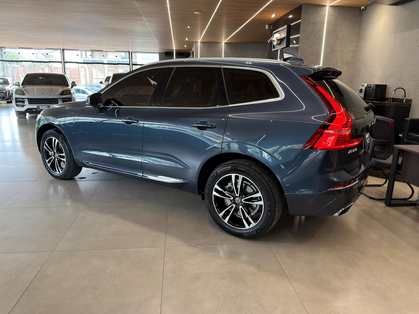 Foto do veículo VOLVO XC60  T8 MOMENTUM 2021 80.311 KM 185.000,00