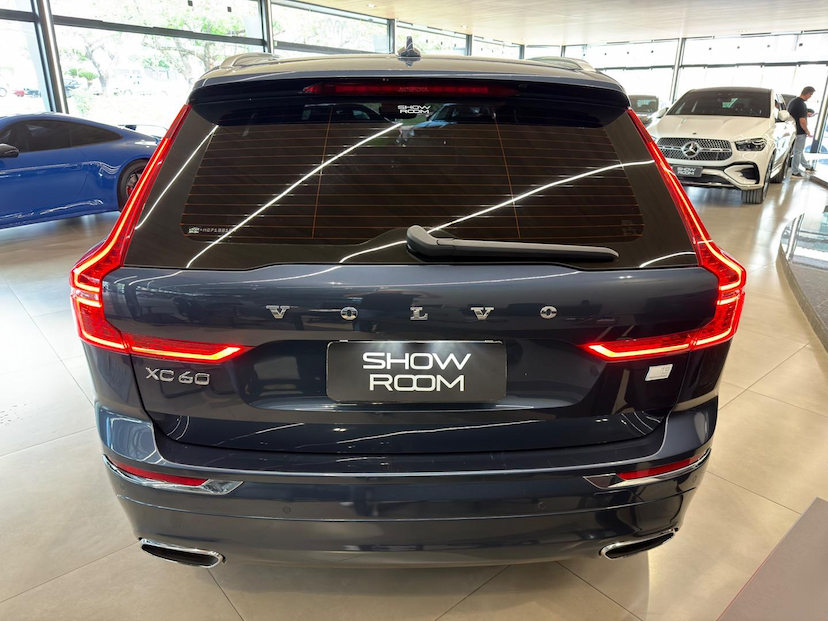 Foto do veículo VOLVO XC60  T8 MOMENTUM 2021 80.311 KM 185.000,00
