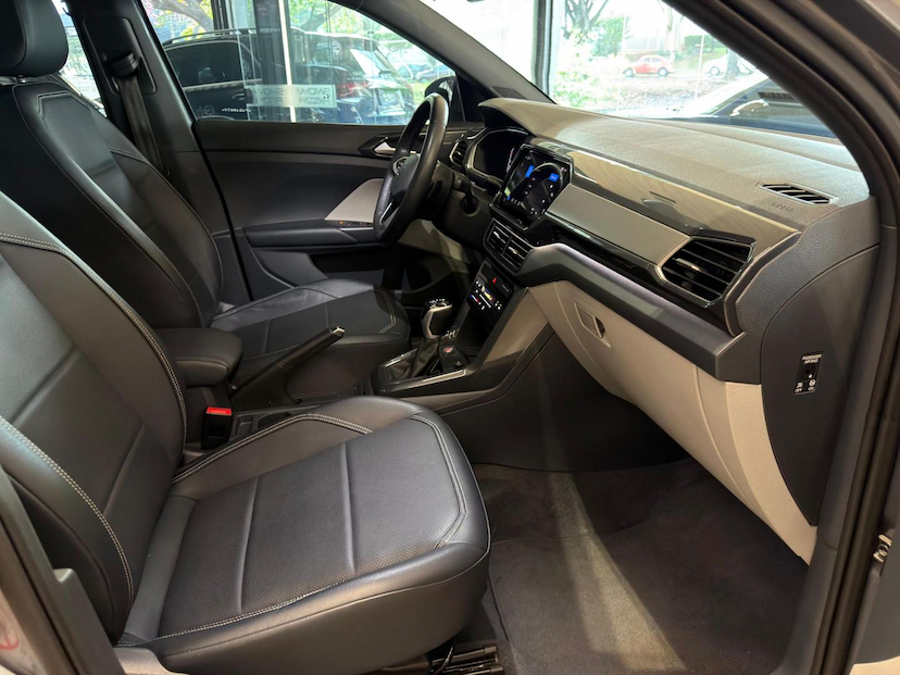 Foto do veículo VOLKSWAGEN T-CROSS T CROSS HL TSI 2023 28.332 KM 124.000,00