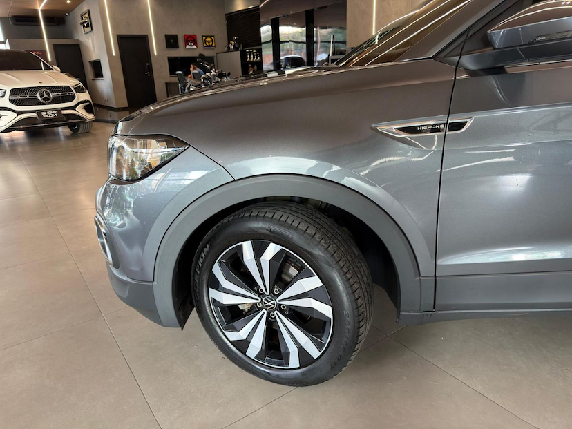 Foto do veículo VOLKSWAGEN T-CROSS T CROSS HL TSI 2023 28.332 KM 124.000,00
