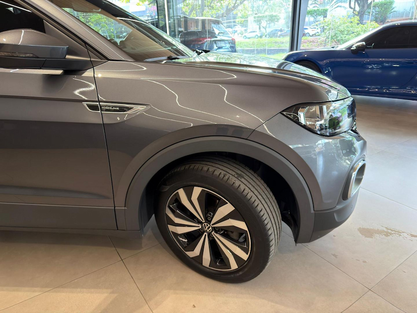 Foto do veículo VOLKSWAGEN T-CROSS T CROSS HL TSI 2023 28.332 KM 124.000,00