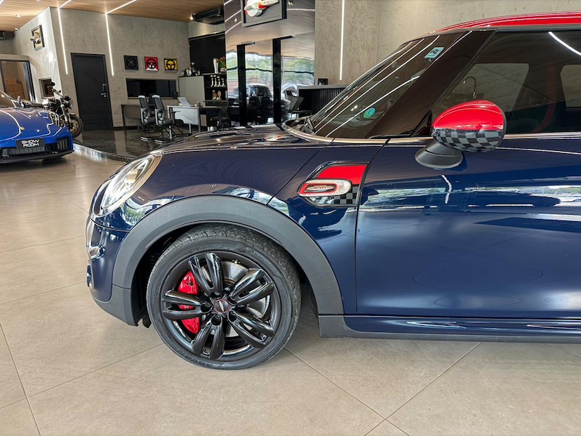 Foto do veículo MINI JOHN COOPER WORKS HATCH JCW 3P 2019 18.000 KM 159.000,00