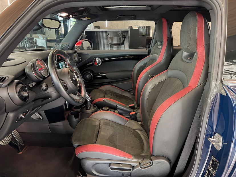 Foto do veículo MINI JOHN COOPER WORKS HATCH JCW 3P 2019 18.000 KM 159.000,00