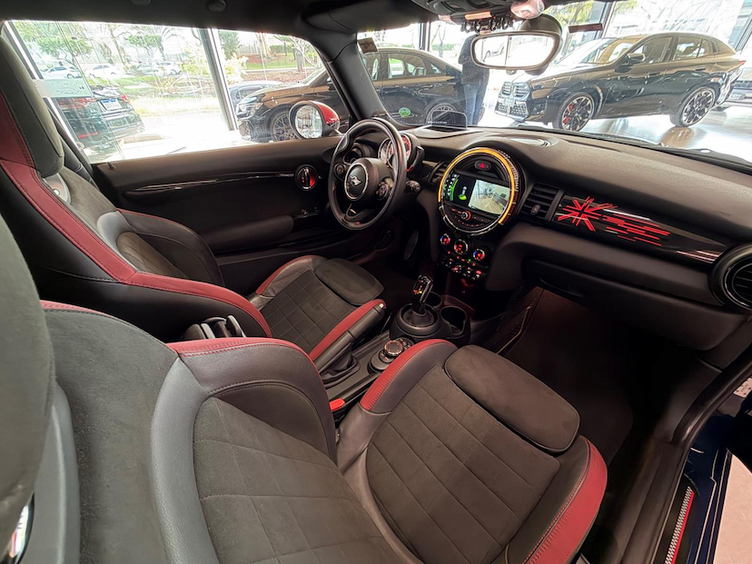Foto do veículo MINI JOHN COOPER WORKS HATCH JCW 3P 2019 18.000 KM 159.000,00