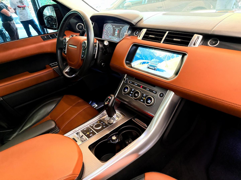 Foto do veículo LAND ROVER RANGE ROVER SPORT  SUPERCHARGED AB D 2017 78.000 KM 249.000,00