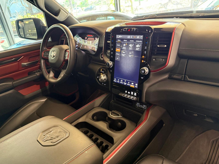Foto do veículo RAM 1500  REBEL HEMI 2022 33.000 KM 330.000,00