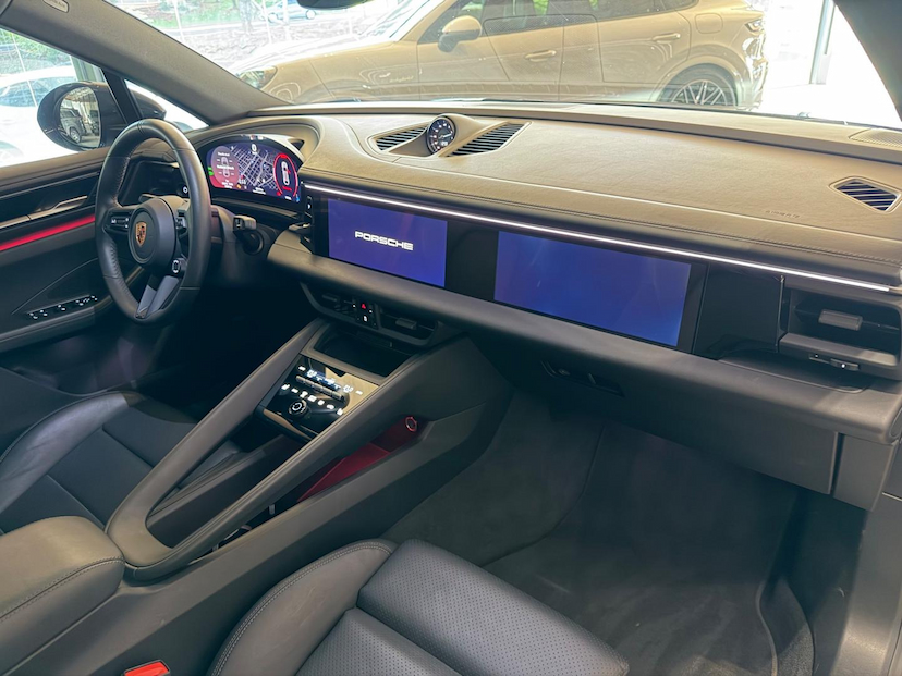 Foto do veículo PORSCHE MACAN  E4S 2025 7.700 KM 650.000,00