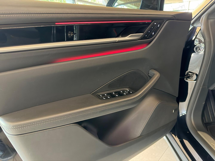 Foto do veículo PORSCHE MACAN  E4S 2025 7.700 KM 650.000,00
