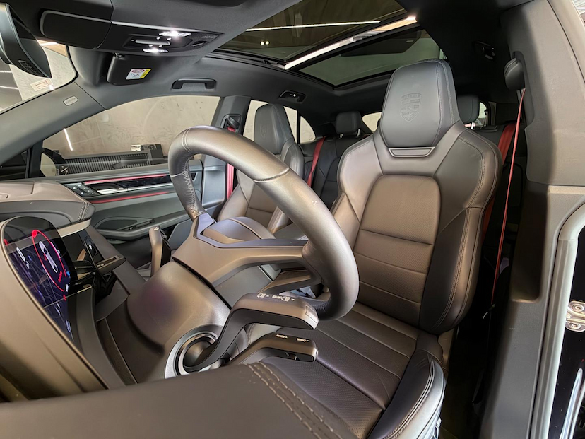 Foto do veículo PORSCHE MACAN  E4S 2025 7.700 KM 650.000,00