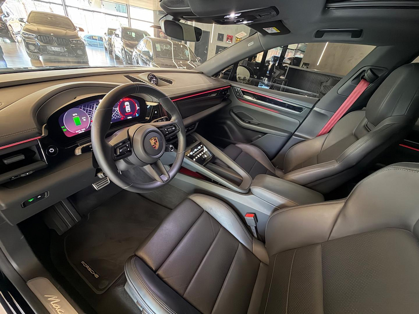 Foto do veículo PORSCHE MACAN  E4S 2025 7.700 KM 650.000,00