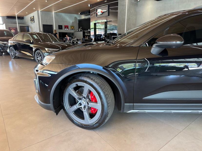 Foto do veículo PORSCHE MACAN  E4S 2025 7.700 KM 650.000,00