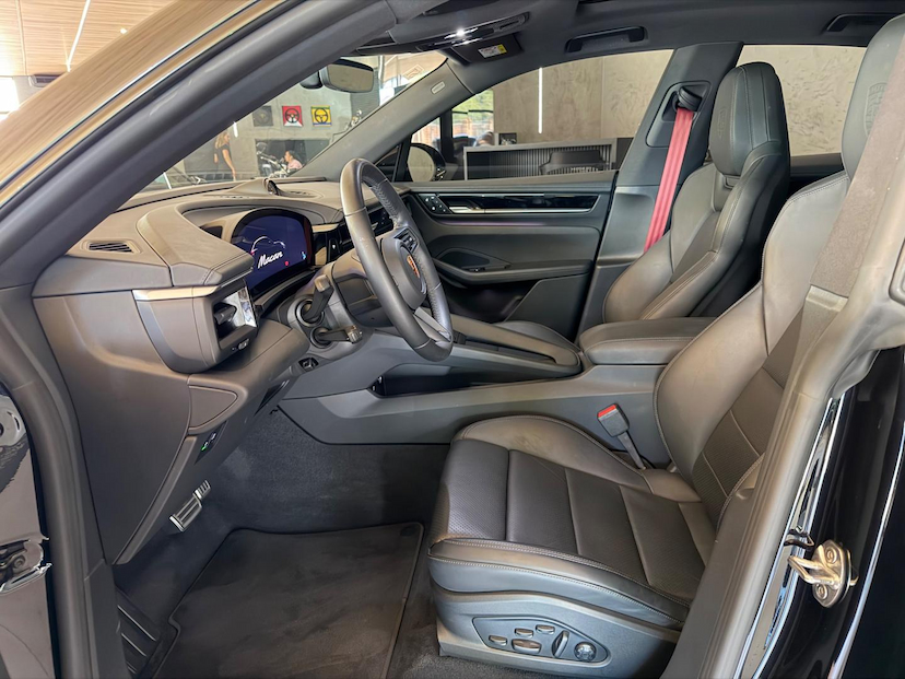 Foto do veículo PORSCHE MACAN  E4S 2025 7.700 KM 650.000,00