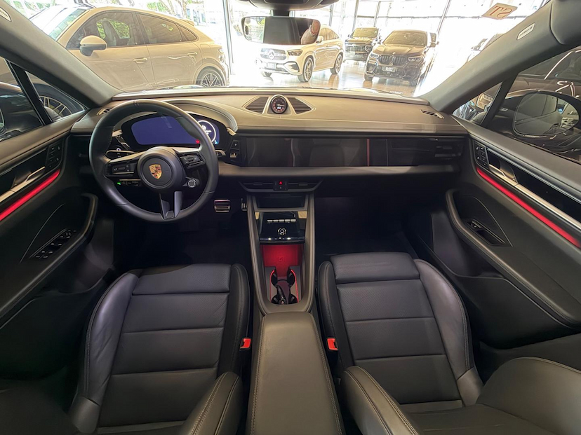 Foto do veículo PORSCHE MACAN  E4S 2025 7.700 KM 650.000,00