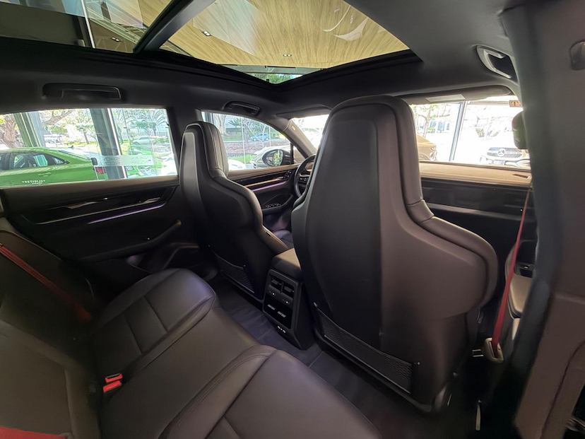 Foto do veículo PORSCHE MACAN  E4S 2025 7.700 KM 650.000,00