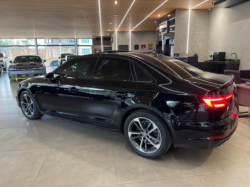 Foto do veículo AUDI A4  2.0TFSI 2018 81.222 KM 125.000,00