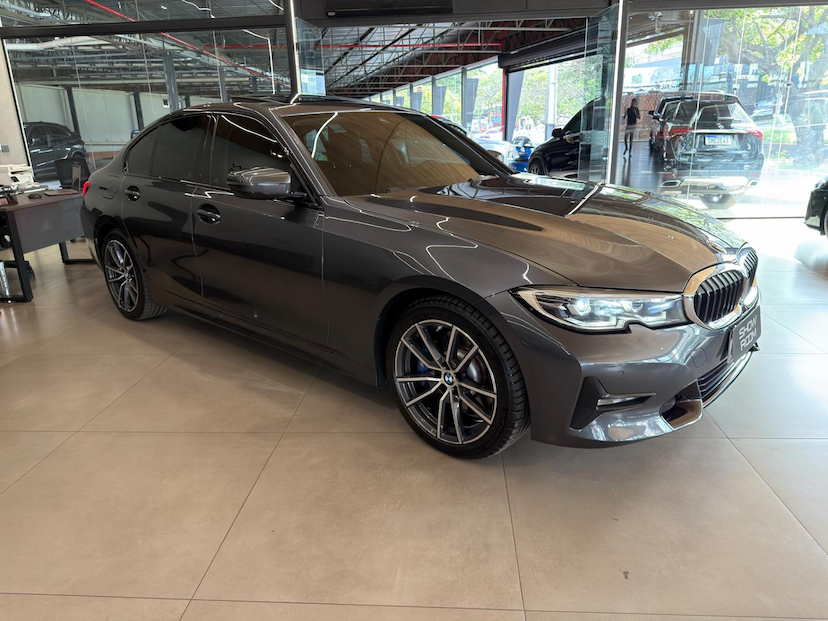 Foto do veículo BMW 330I  2020 49.698 KM 190.000,00