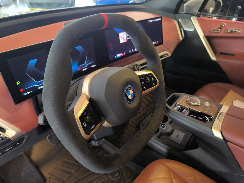 Foto do veículo BMW IX  M60 2024 11.500 KM 731.000,00