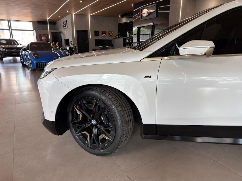 Foto do veículo BMW IX  M60 2024 11.500 KM 731.000,00