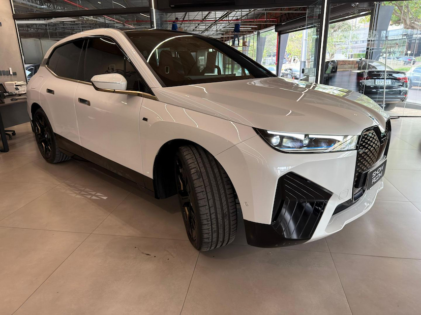 Foto do veículo BMW IX  M60 2024 11.500 KM 731.000,00