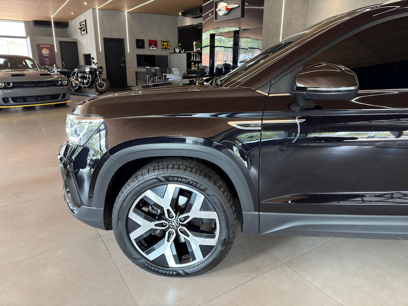Foto do veículo VOLKSWAGEN TAOS  HL TSI 2023 39.000 KM 146.000,00