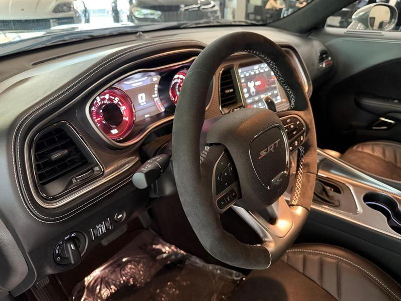 Foto do veículo DODGE CHALLENGER  SRT HELLCAT JAILBREAK 2023 100 KM 1.390.000,00