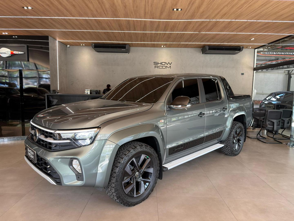 Foto do veículo VOLKSWAGEN AMAROK  V6 EXTREME 2024/2025 18.500 KM R$ 309.000,00