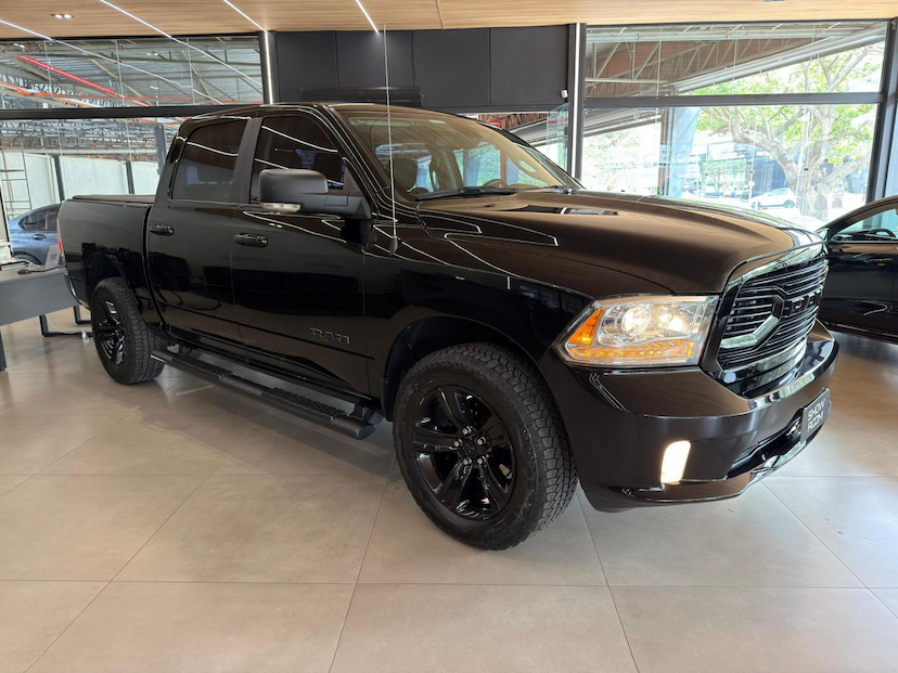Foto do veículo RAM CLASSIC  LAIE 2023 43.900 KM 275.000,00