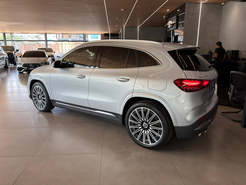 Foto do veículo MERCEDES-BENZ GLA 200 GLA200 AMG LINE 2024 12.000 KM 290.000,00