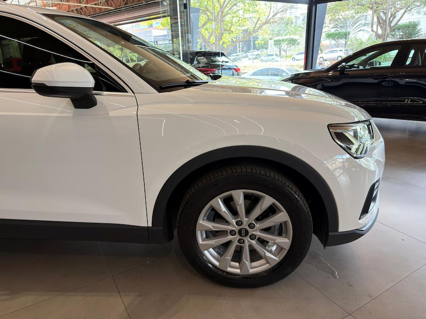 Foto do veículo AUDI Q3  1.4TFSI 2021 28.000 KM 159.000,00