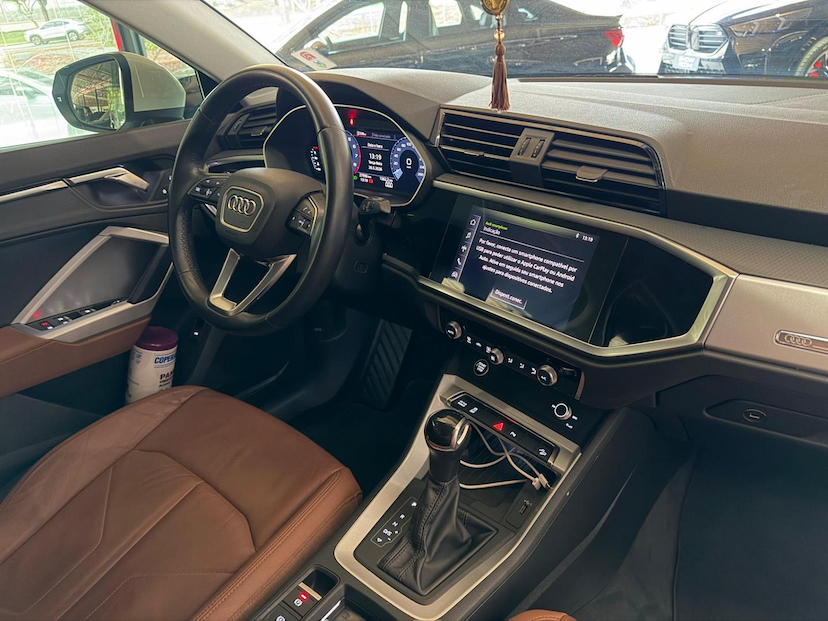 Foto do veículo AUDI Q3  1.4TFSI 2021 28.000 KM 159.000,00