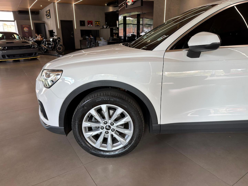 Foto do veículo AUDI Q3  1.4TFSI 2021 28.000 KM 159.000,00