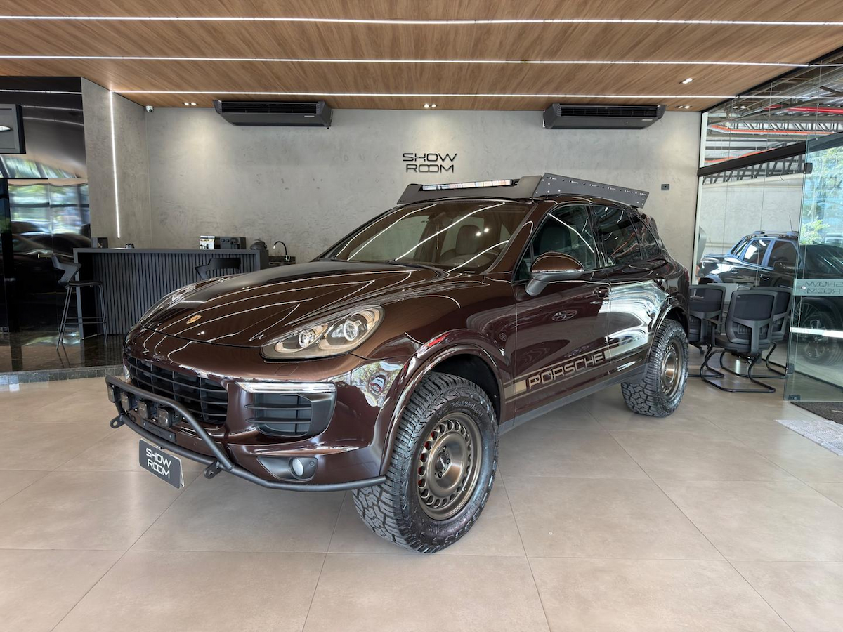 Foto do veículo PORSCHE CAYENNE  V6 2017/2018 75.214 KM R$ 390.000,00