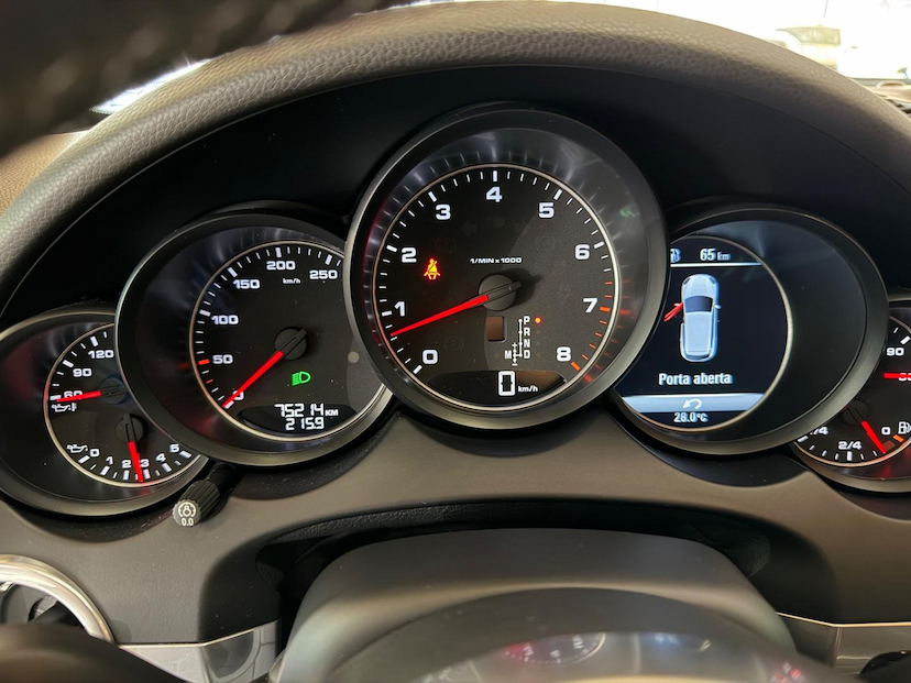 Foto do veículo PORSCHE CAYENNE  V6 2018 75.214 KM 390.000,00