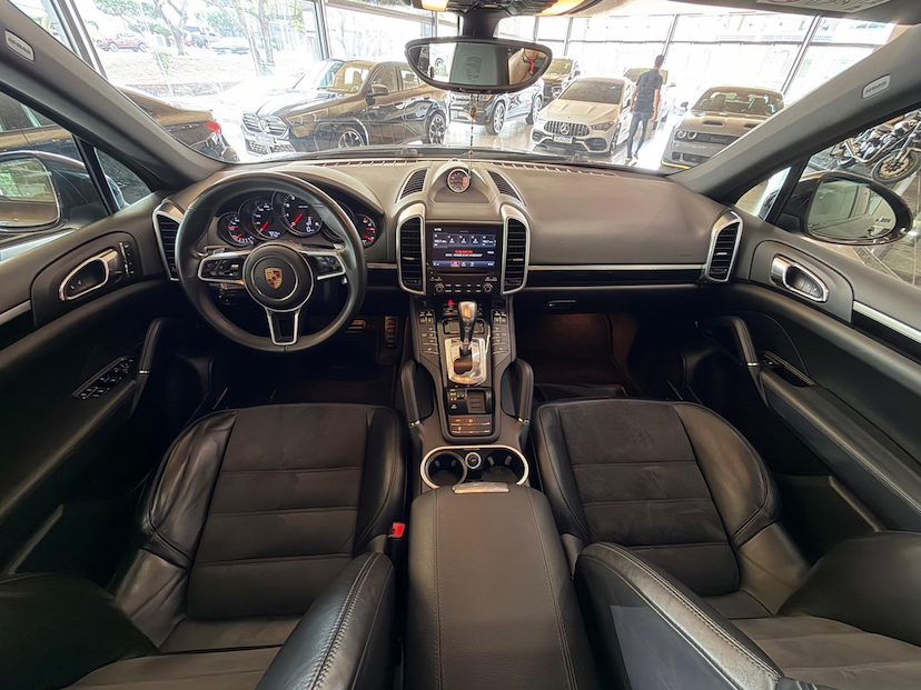 Foto do veículo PORSCHE CAYENNE  V6 2018 75.214 KM 390.000,00
