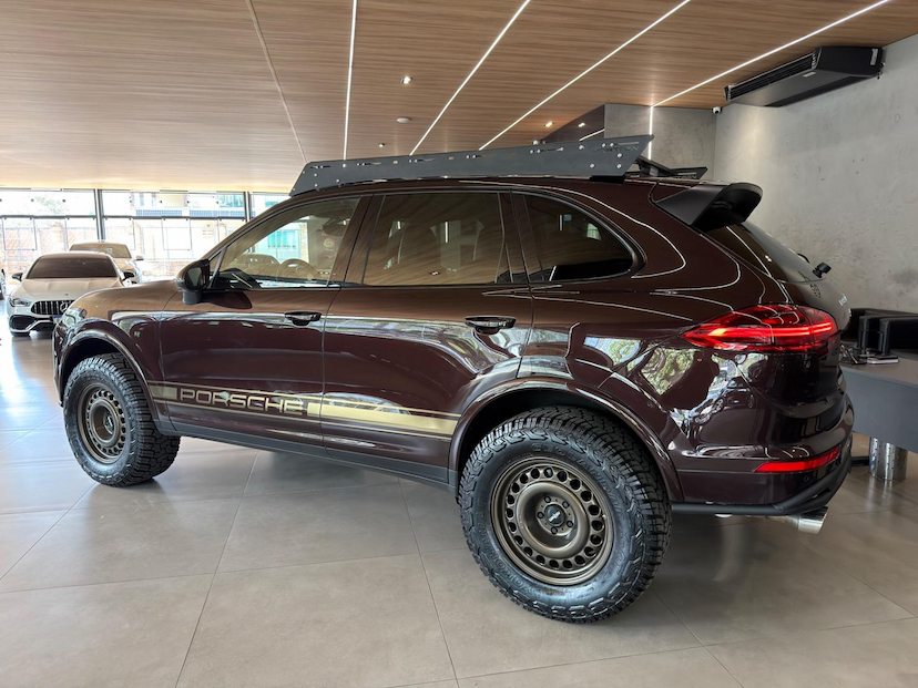 Foto do veículo PORSCHE CAYENNE  V6 2018 75.214 KM 390.000,00